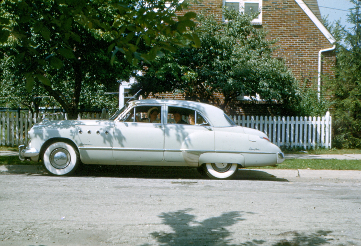 buick_roadmaster_1949.jpg