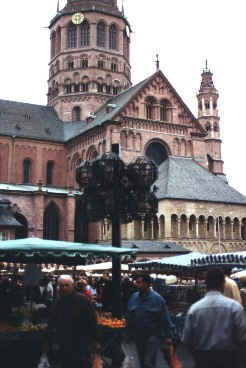 Dom and the market square