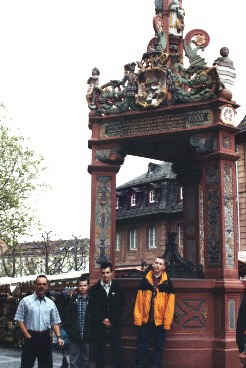 Rolf, Moritz and Tim Kreutzmann with Phillip in the Liebfrauenplatz