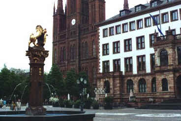 Schlossplatz, with New City Hall and the Marktkirche in the background