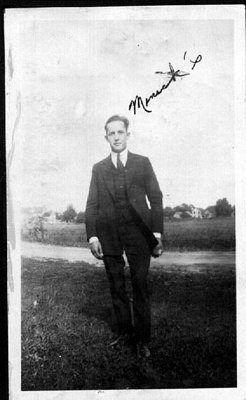 tn_MONICKS.JPG (246x400; 40885 bytes)