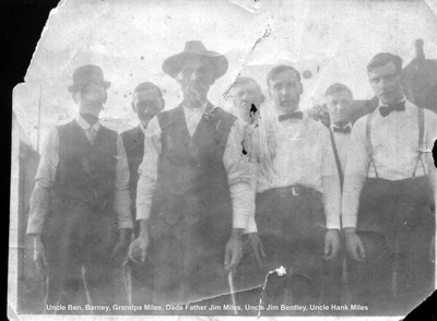 tn_UNCLES_COPY.JPG (400x294; 46472 bytes)